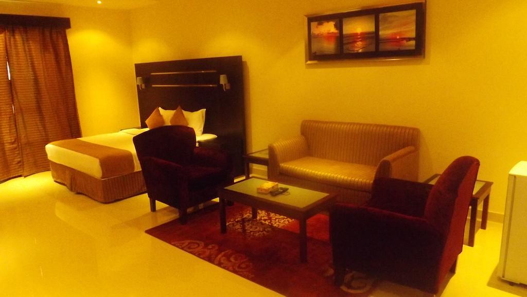 Baron Palace - Almasif Hotel Apartments リヤード 部屋 写真