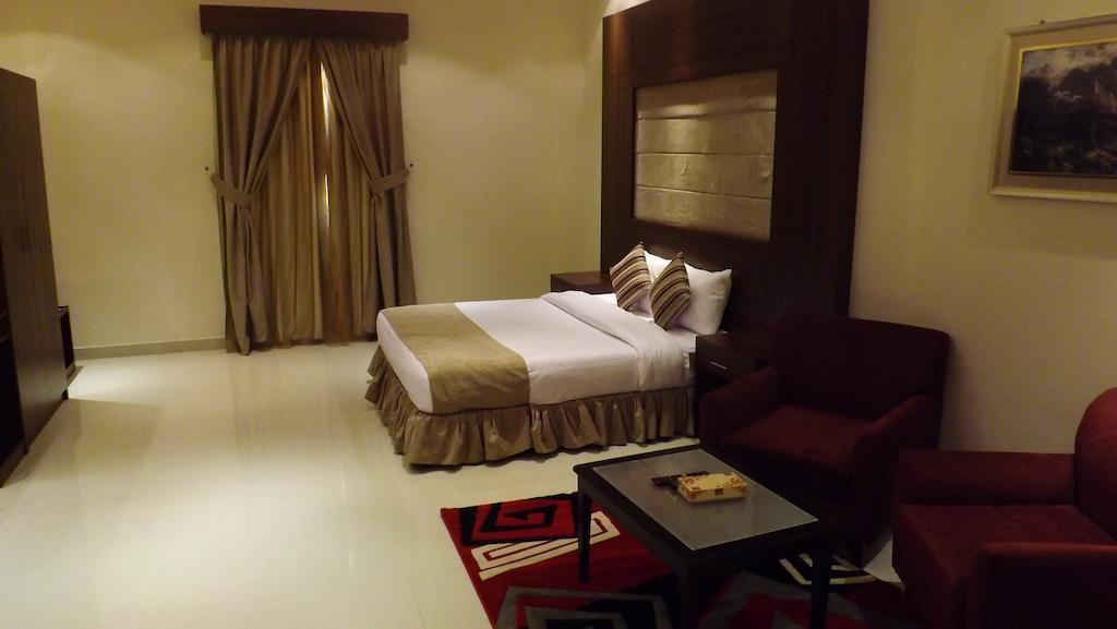 Baron Palace - Almasif Hotel Apartments リヤード 部屋 写真