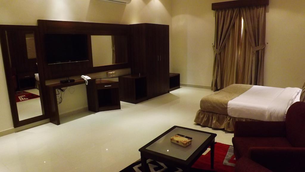 Baron Palace - Almasif Hotel Apartments リヤード 部屋 写真