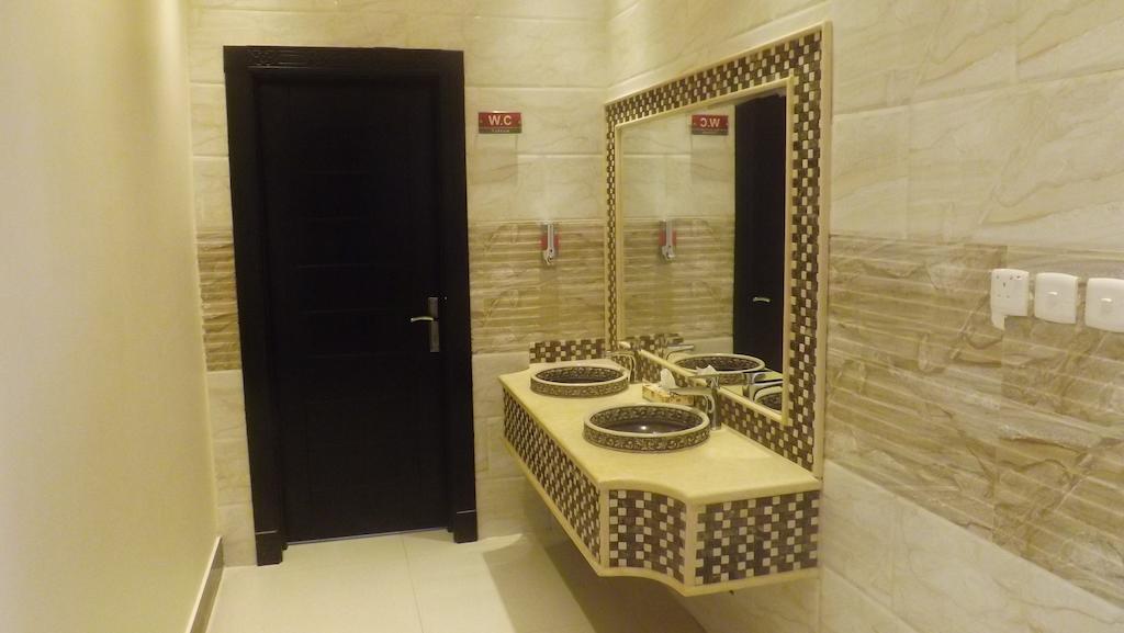 Baron Palace - Almasif Hotel Apartments リヤード 部屋 写真