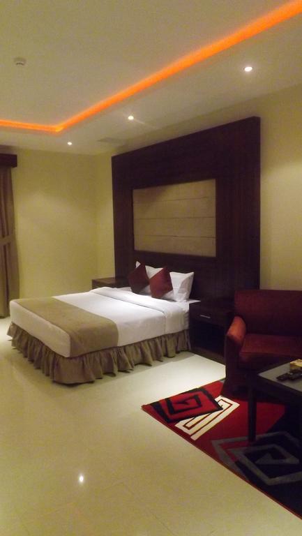Baron Palace - Almasif Hotel Apartments リヤード 部屋 写真