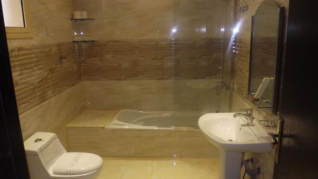 Baron Palace - Almasif Hotel Apartments リヤード 部屋 写真