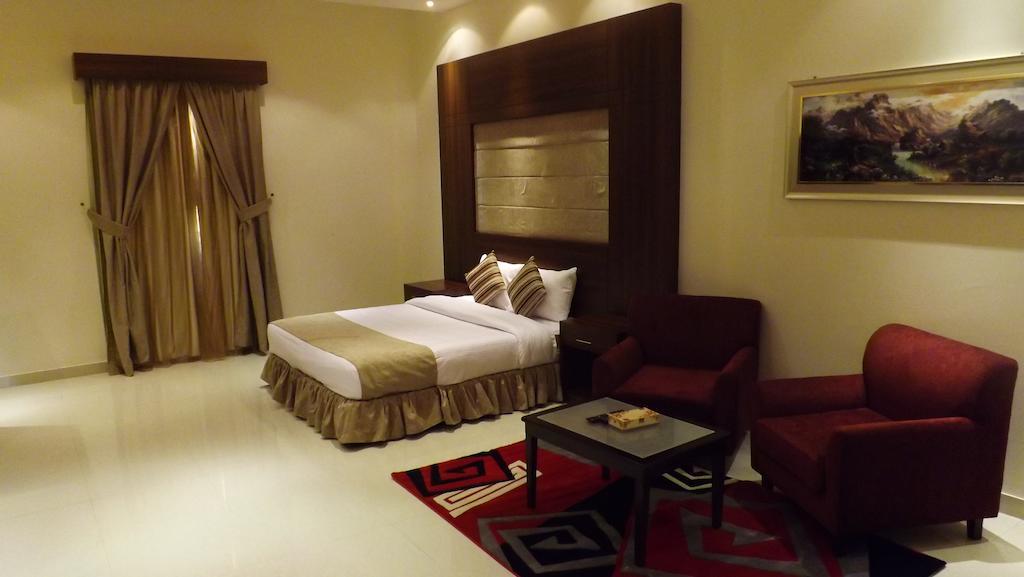 Baron Palace - Almasif Hotel Apartments リヤード 部屋 写真