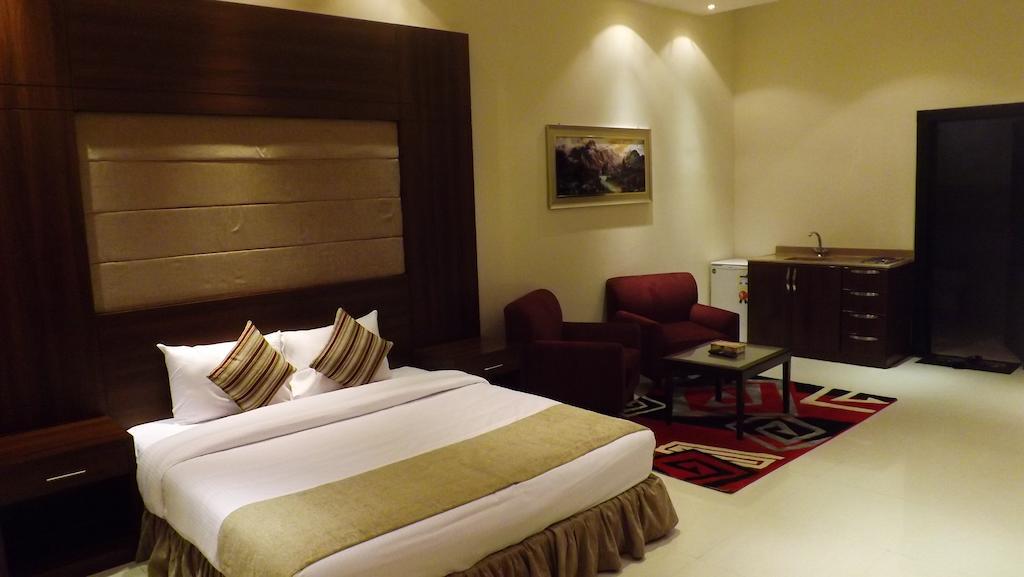 Baron Palace - Almasif Hotel Apartments リヤード 部屋 写真