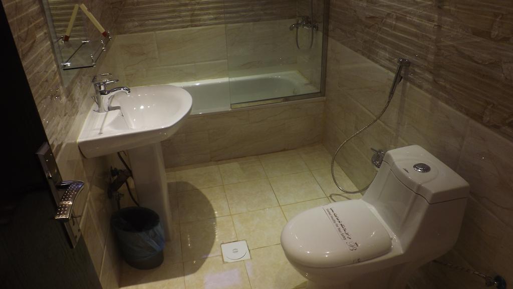 Baron Palace - Almasif Hotel Apartments リヤード 部屋 写真