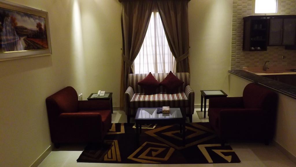 Baron Palace - Almasif Hotel Apartments リヤード 部屋 写真