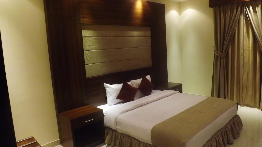 Baron Palace - Almasif Hotel Apartments リヤード 部屋 写真