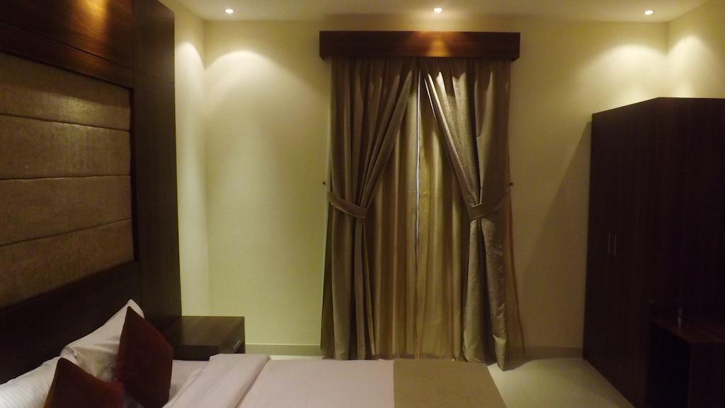 Baron Palace - Almasif Hotel Apartments リヤード 部屋 写真