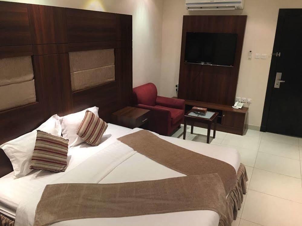 Baron Palace - Almasif Hotel Apartments リヤード エクステリア 写真