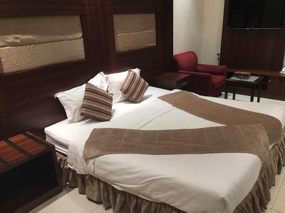 Baron Palace - Almasif Hotel Apartments リヤード エクステリア 写真